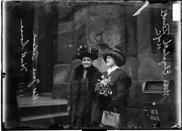 Delegation to the Women's Suffrage Legislature, 1911. Jane Addams of Hull House (left) and Elizabeth Burke of the University of Chicago.