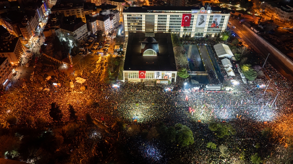 Mobilisations à Istanbul, 23 mars 2025_Yusuf Cap pour Shutterstock Mobilisations à Istanbul, 23 mars 2025