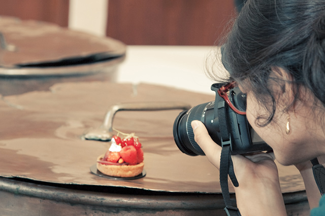 A student during the "Food images and visual rhetoric" workshop run by food photographer Marie Gheerardyn.