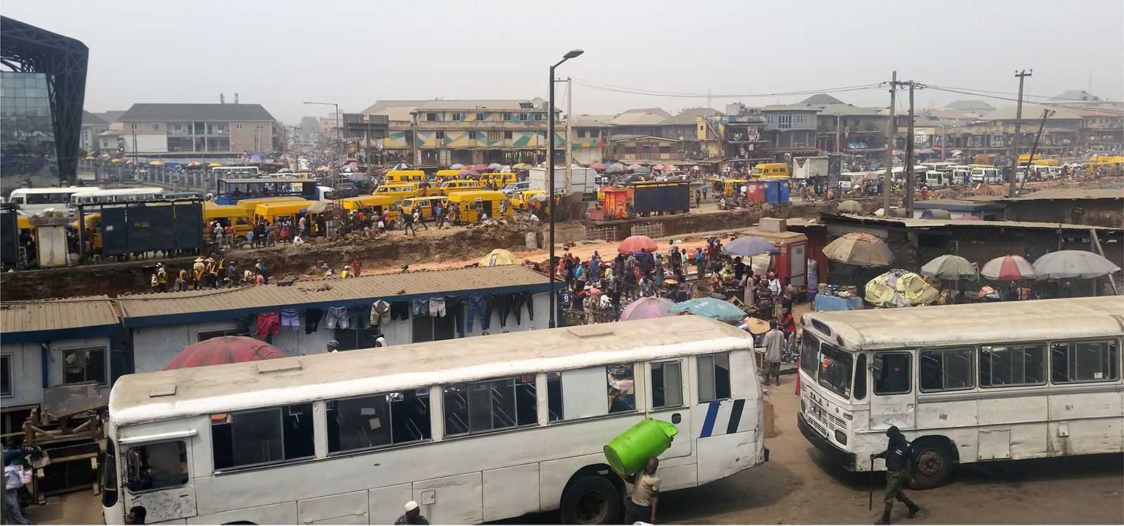 The visible hand of a transport mafia in Lagos (Nigeria). The (un)making of clichés