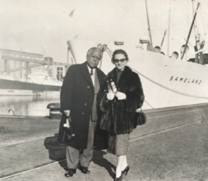 Fig. 3 : Anonyme, Nicolas Guillén et Lea Lublin à Buenos Aires, 1958, photographie noir et blanc, archives Lea Lublin (Paris). © Nicolas Lublin.