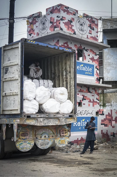 Karachi watchtowers. Photo by Laurent Gayer