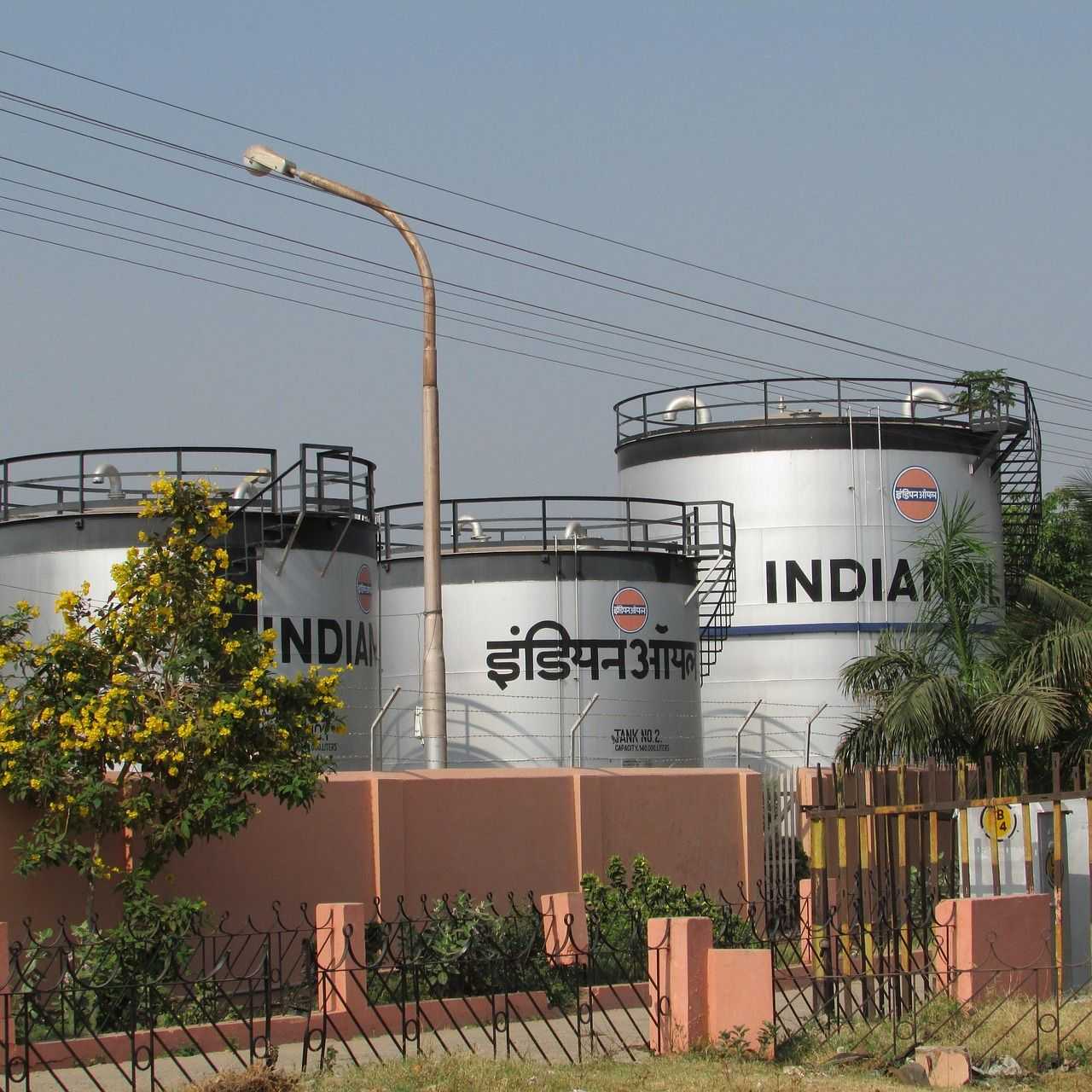 vijayanarasimha-railway-fuel-tanks-275041_1280.jpg