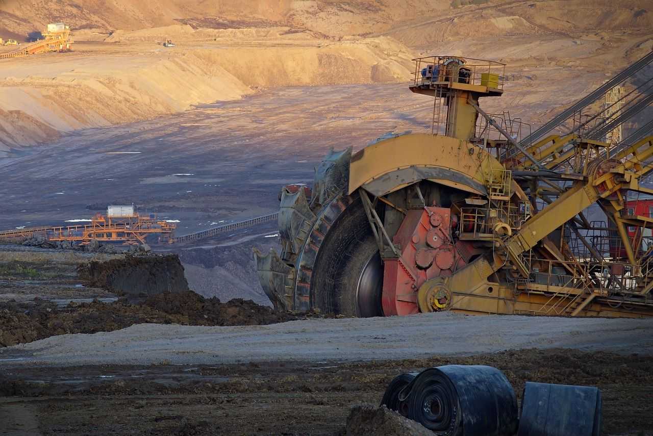 tyna_janoch-excavator-2781676_1280.jpg