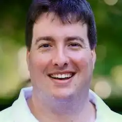 Portrait of Elliot Lipnowski