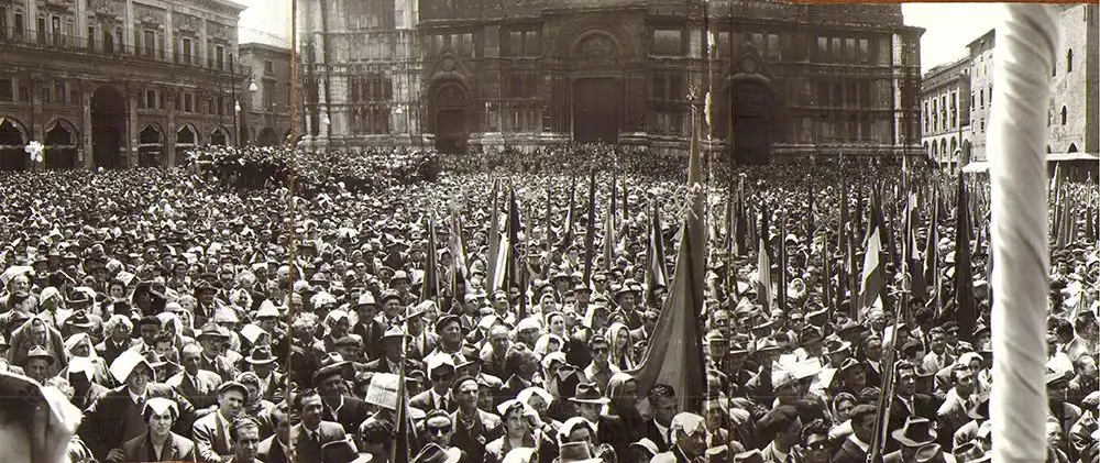 Réunion publique du Fronte democratico popolare, Bologne, 1948 - Fondation Nevol Querci, Archivio Fotografico Avanti !, éd. Milan, b. 485, photo no13