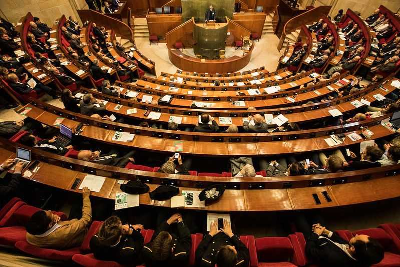 Panoramic view of the CESE amphitheater with attendants listening to speaker