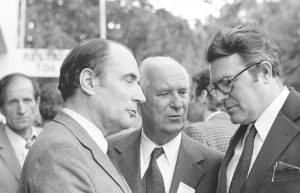 Congrès d’Epinay, juin 1971 : François Mitterrand, Gaston Defferre et Pierre Mauroy. Crédits : Fondation Jean-Jaurès - MPG.
